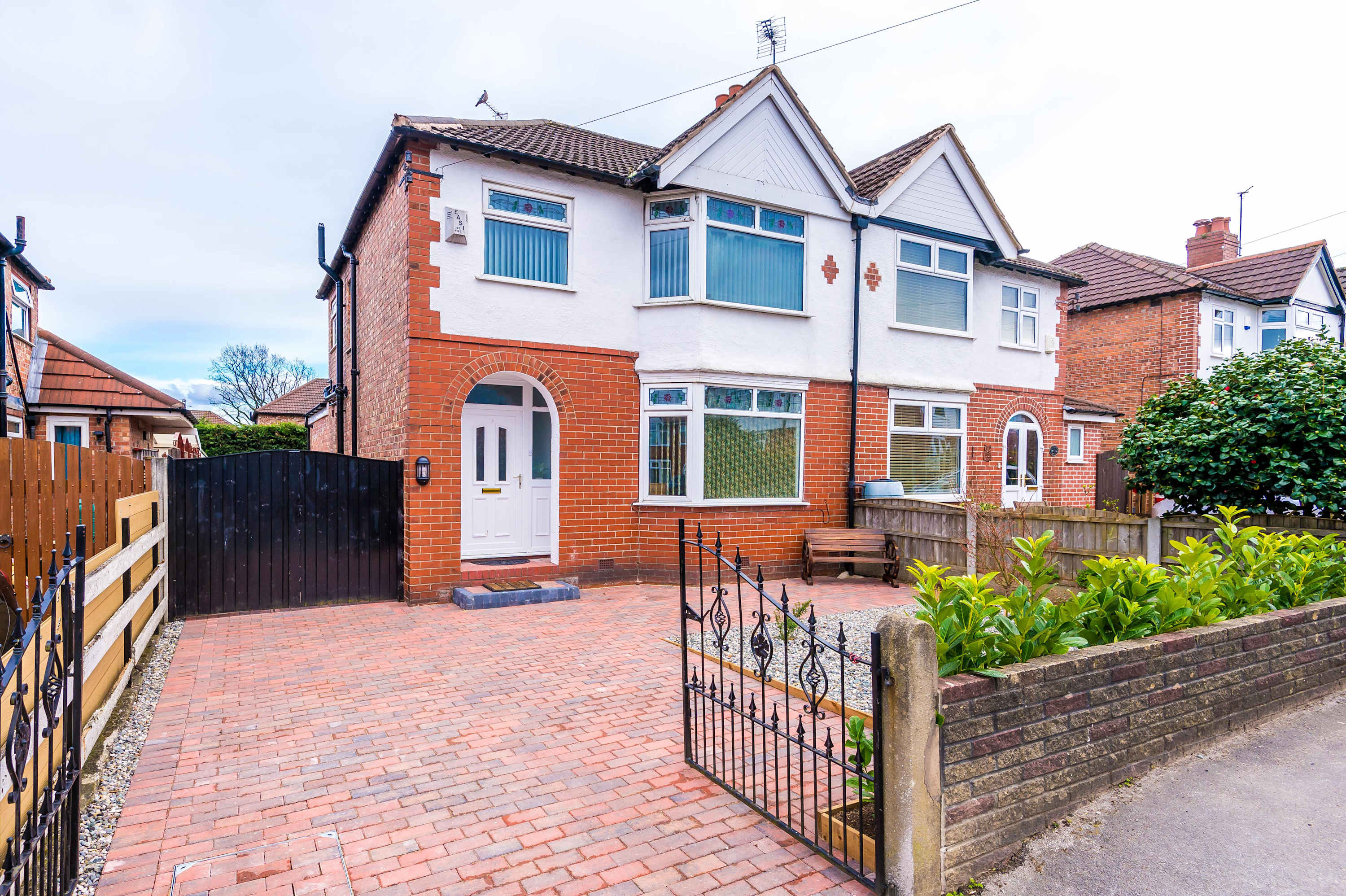 Hale Home | Garden | Free Driveway Parking
