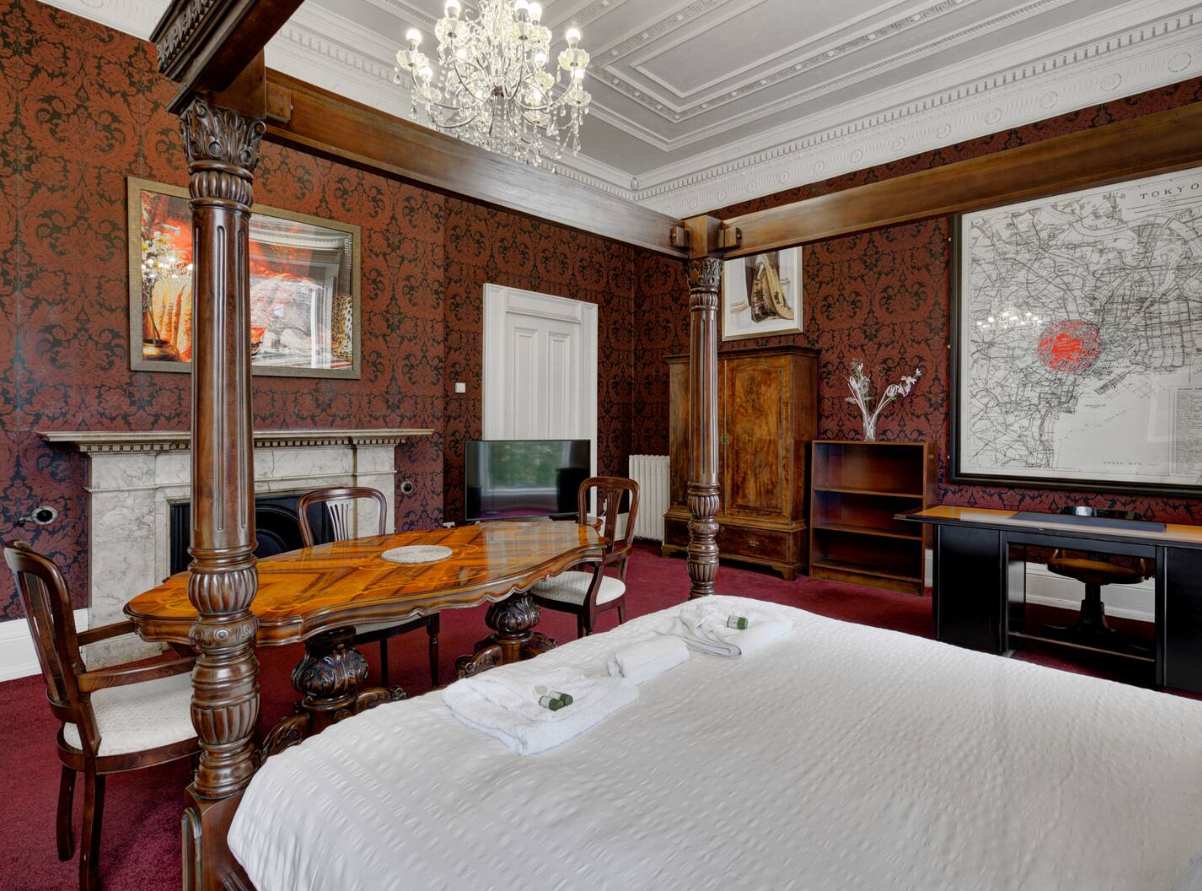 Grand Four-Poster Ensuite Room, Free Parking